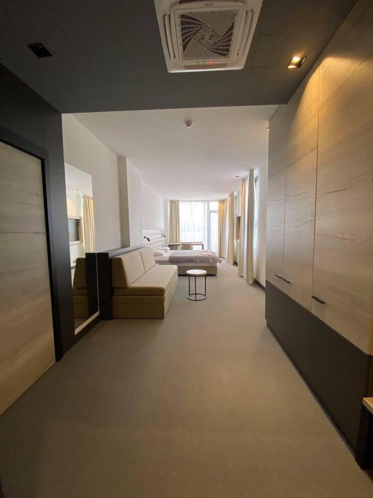 Super Seven Inn Belgrade Room photo