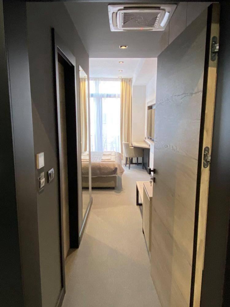 Super Seven Inn Belgrade Room photo