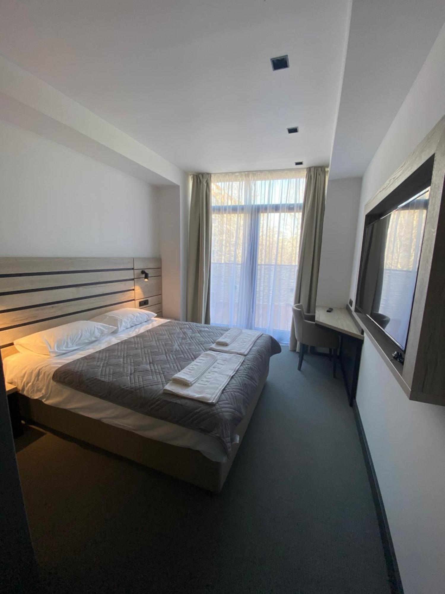 Super Seven Inn Belgrade Room photo