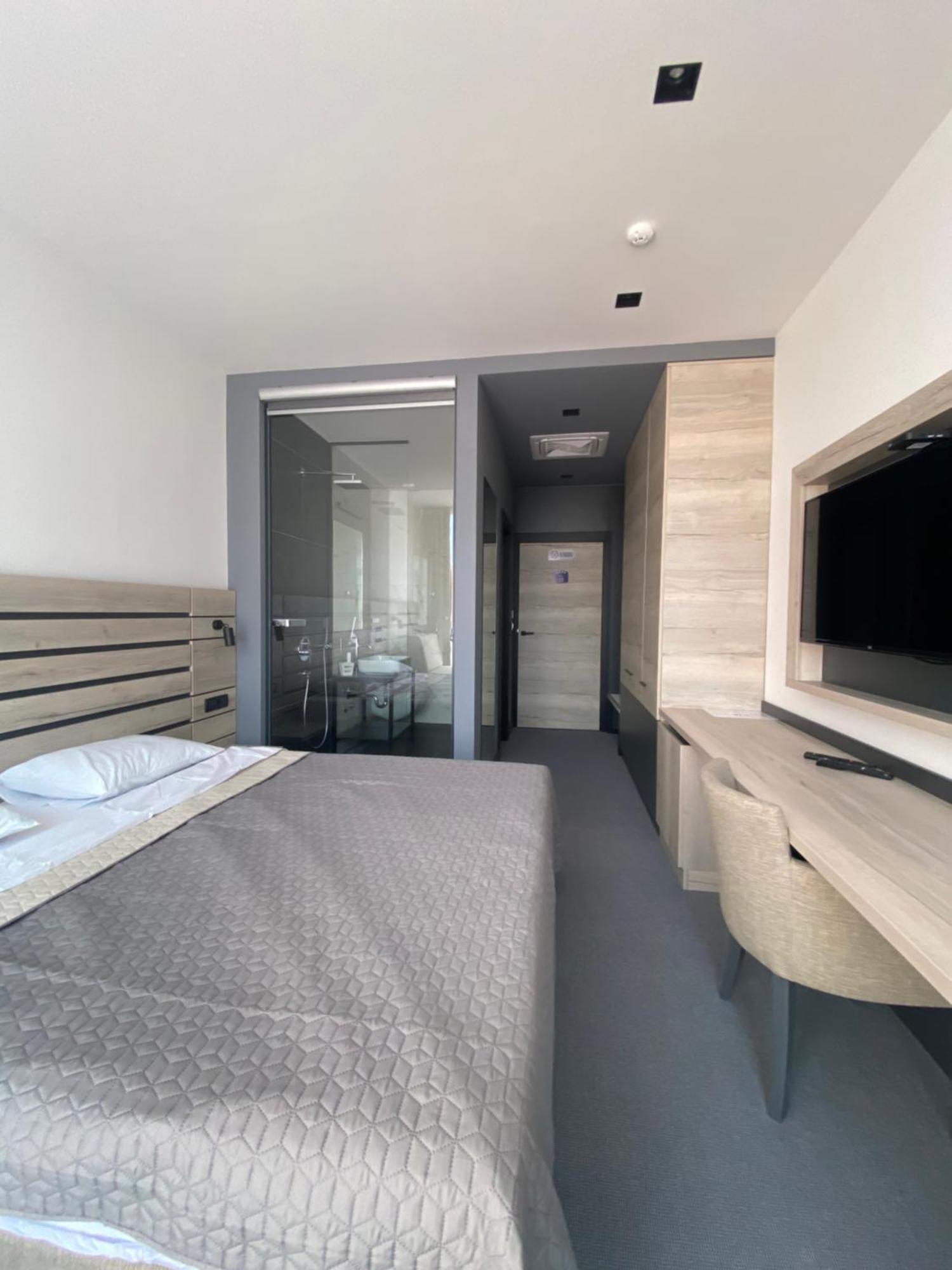 Super Seven Inn Belgrade Room photo